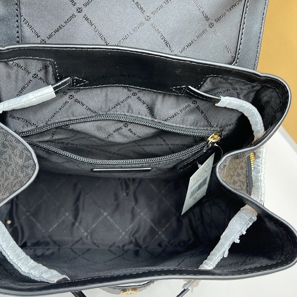 MICHAEL KORS
Jet Set Large Logo Backpack
COLOR BLACK
NWT - Picture 14 of 16